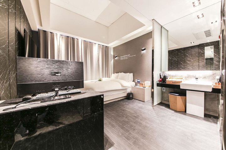 Room 52 of 74