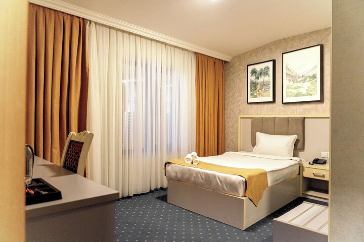 Room 33 of 72