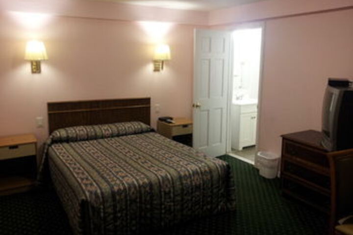 Room 11 of 20