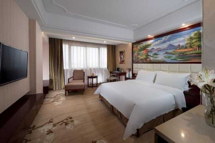Room 5 of 6