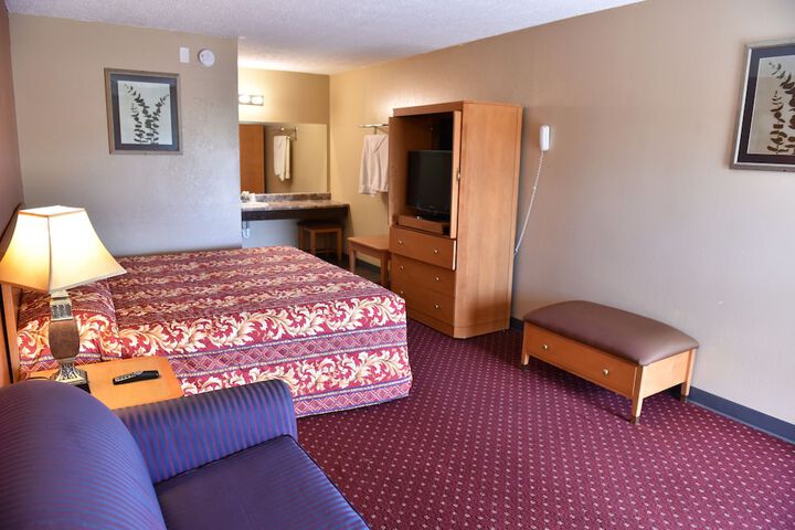 1 King Bed (8 of 9)