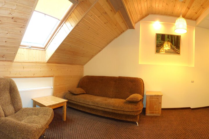 Room 16 of 80