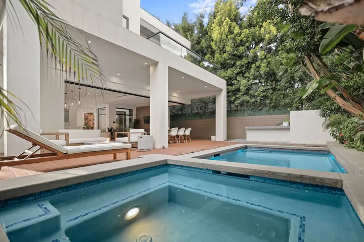 Pool 15 of 27