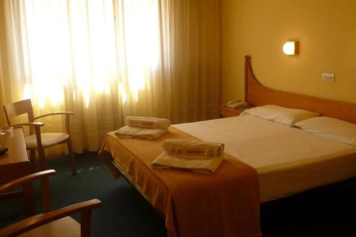 Room 4 of 17