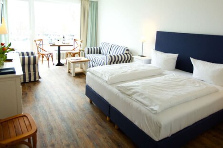 Room 10 of 42