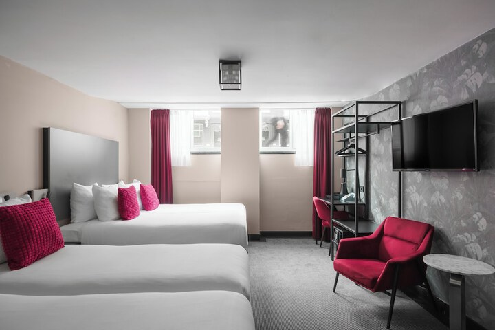 Room 25 of 62