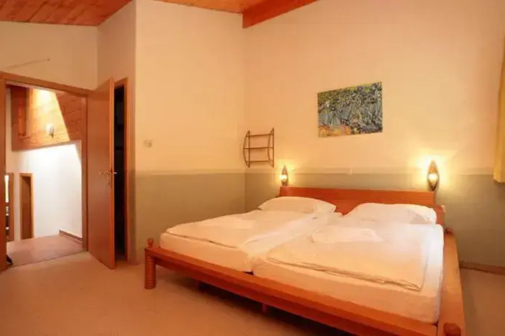 Room 3 of 16