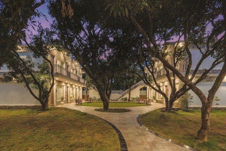Hotel Exterior 65 of 79