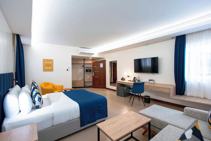Room 22 of 38