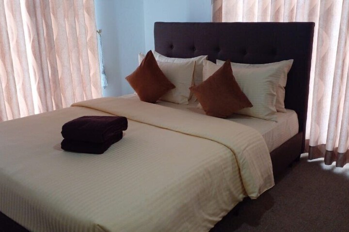 Room 3 of 28