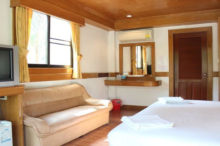 Room 6 of 53