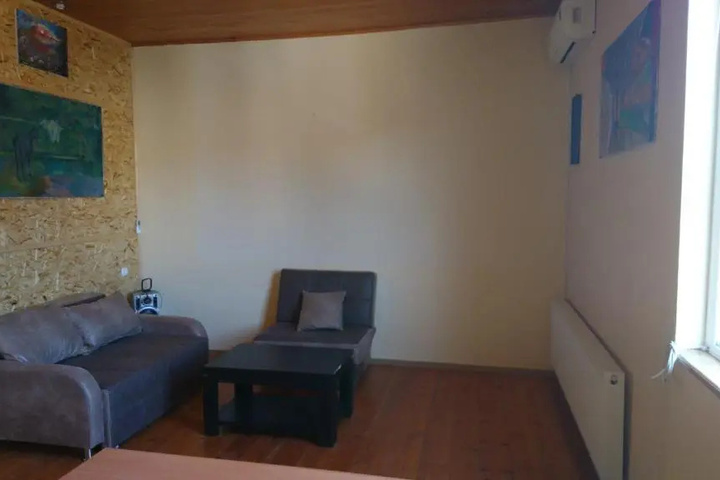 Room 8 of 12