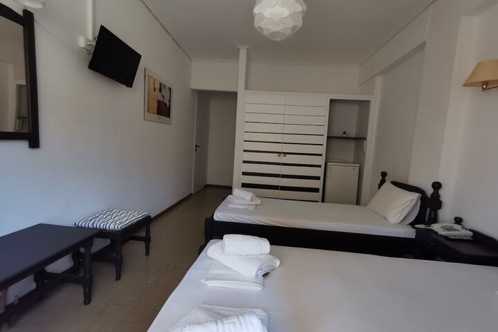 Room 12 of 34