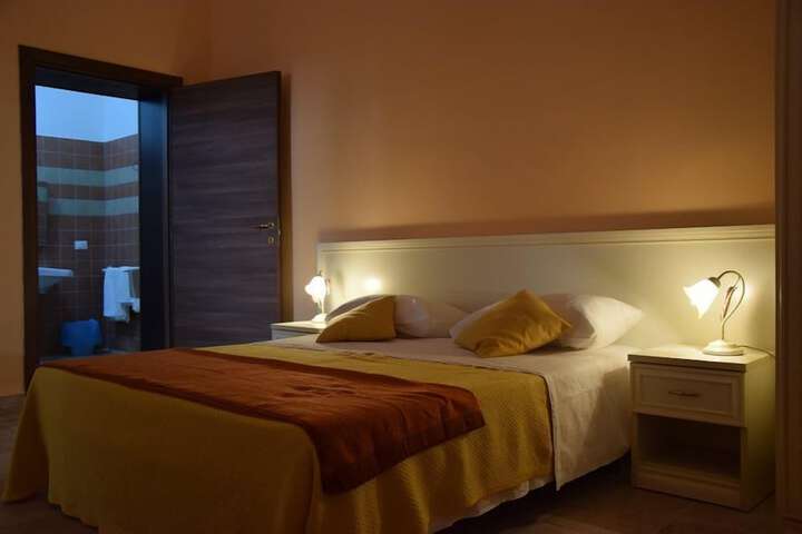 Room 8 of 38
