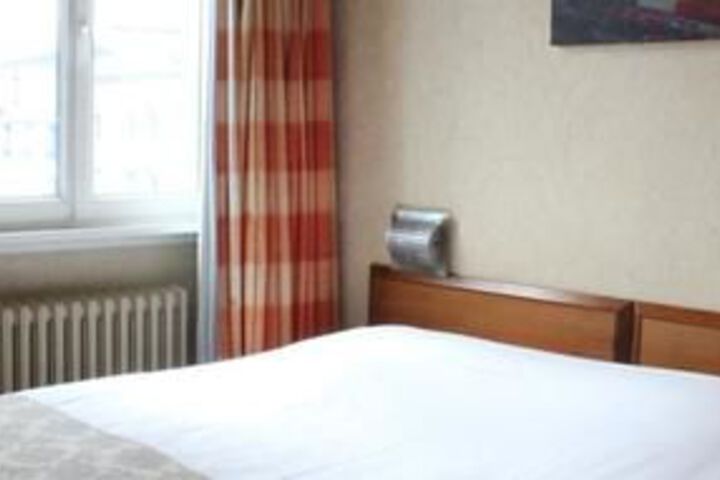 Room 8 of 28