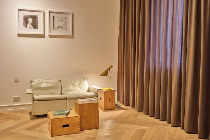 Room 10 of 28