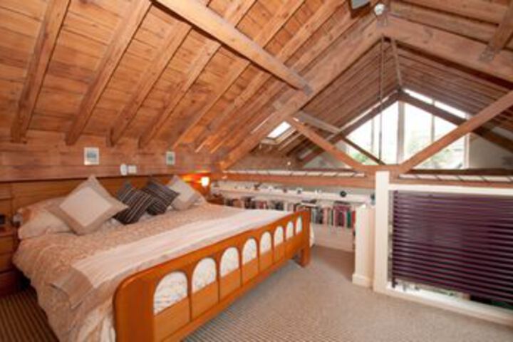 Room 8 of 18