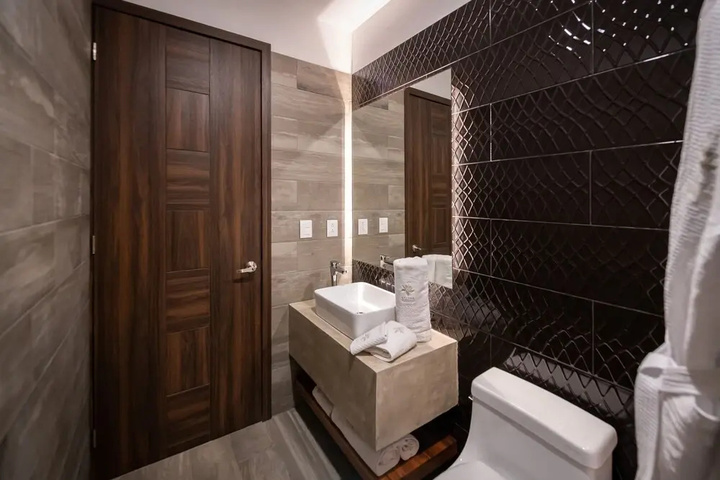 Room 9 of 25