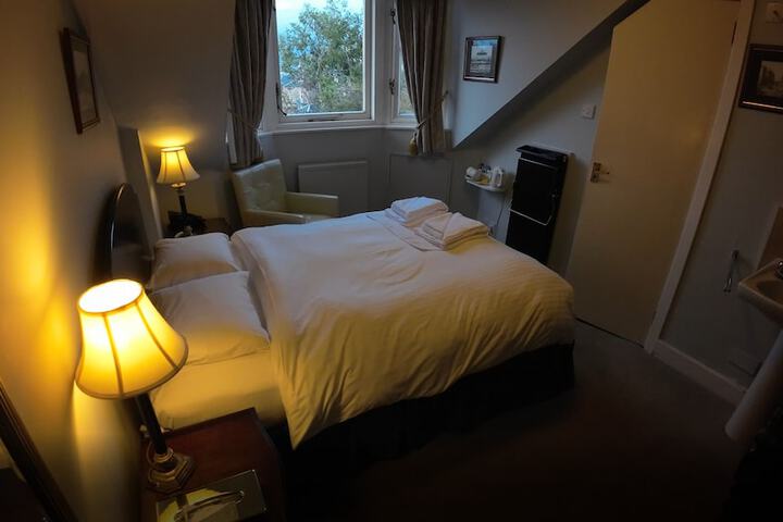 Room 33 of 53