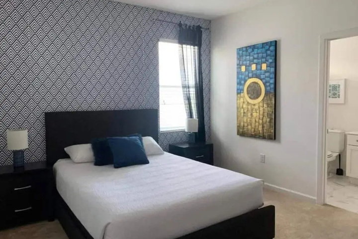 Room 5 of 16