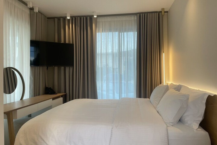 Room 5 of 24