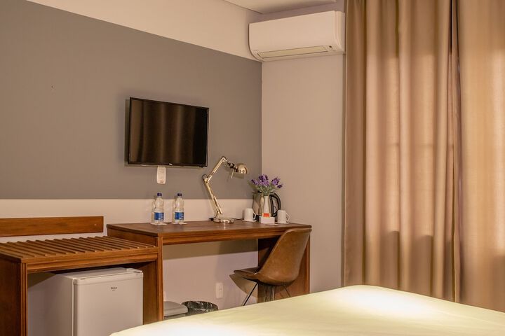 Room 6 of 107