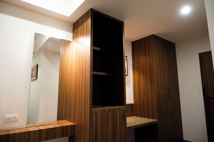 Room 6 of 19