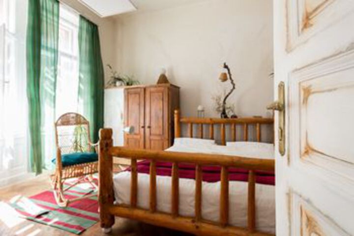 Room 21 of 27