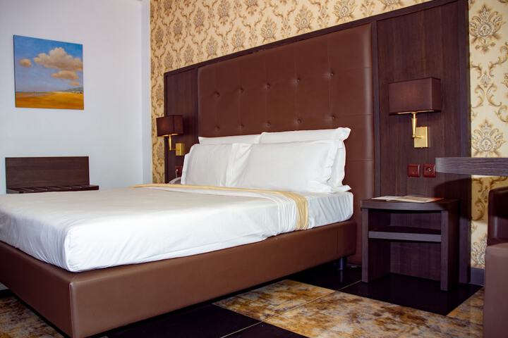 Room 5 of 23