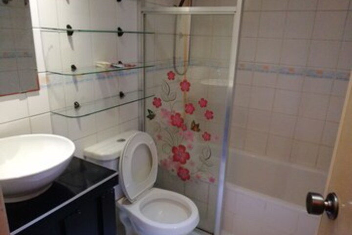Room 3 of 103