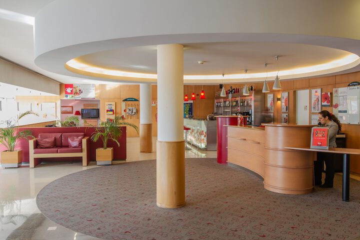 Entrance & Lobby
