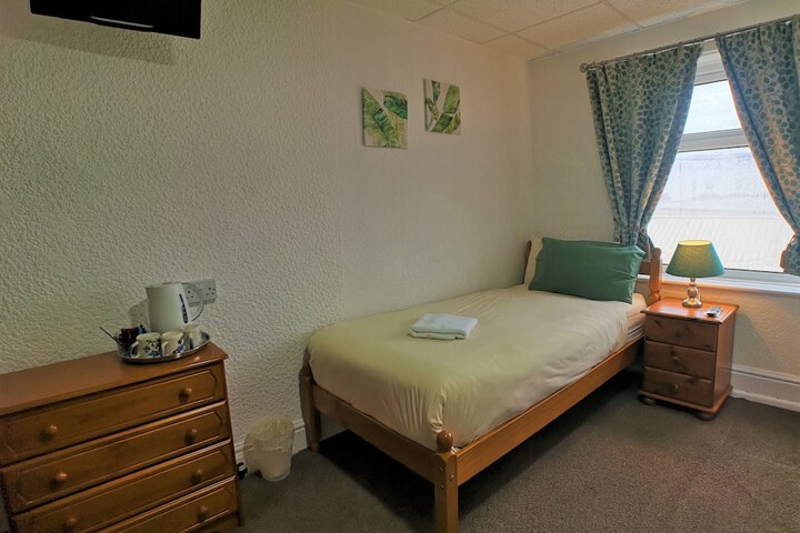 Room 30 of 102