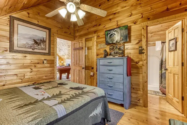 Room 6 of 18