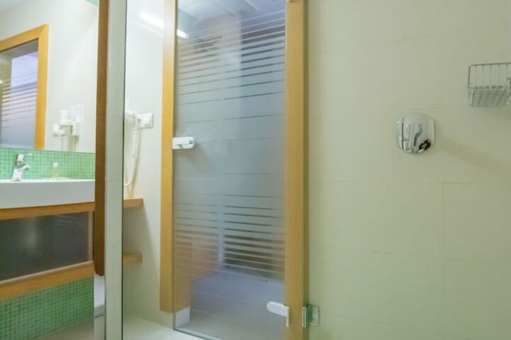 Room 14 of 24