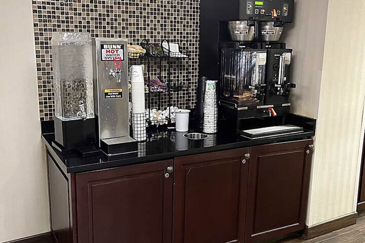 Breakfast/Coffee Service 20 of 28