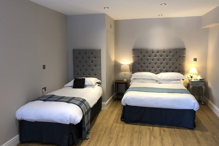 Room 5 of 36