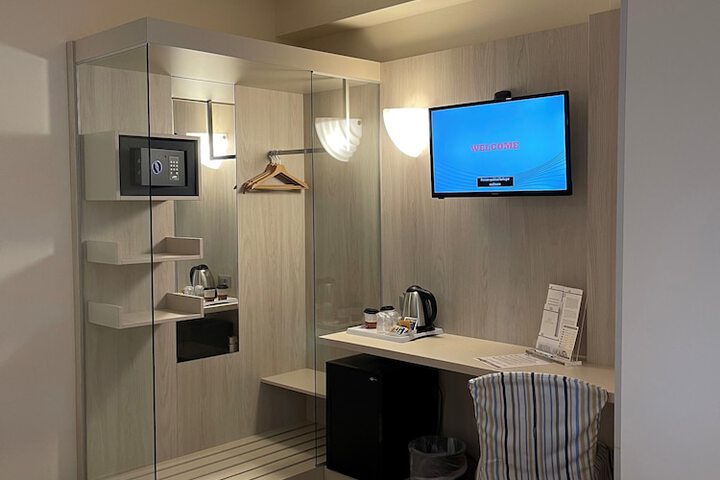 Room 4 of 53
