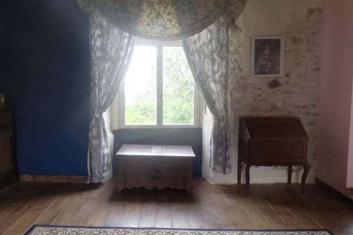 Room 14 of 76