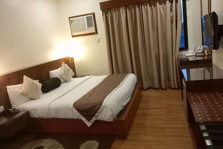 Room 12 of 36