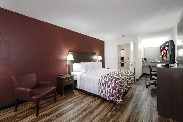 Superior King Bed (7 of 8)