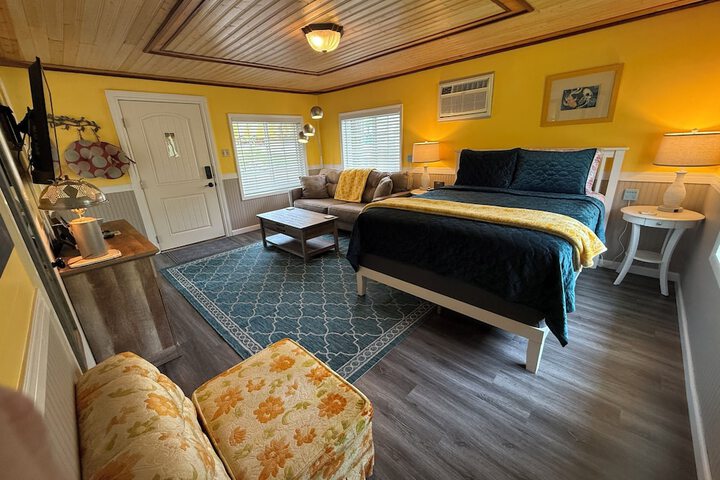 Room 33 of 65