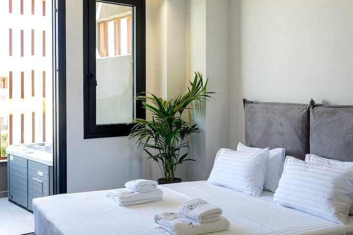 Room 3 of 28