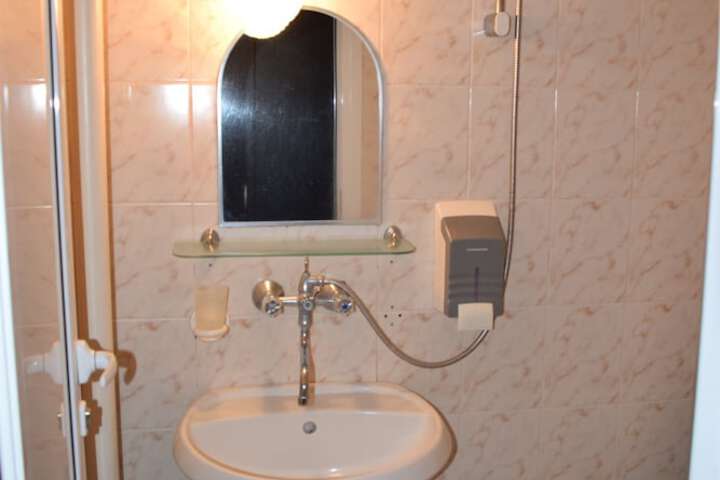 Room 7 of 7