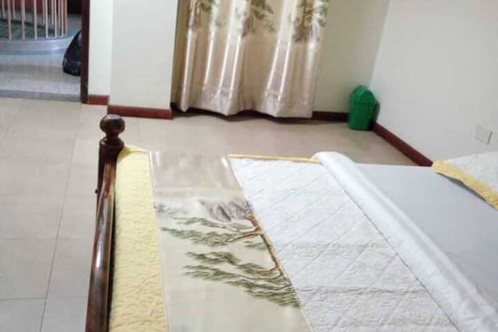 Room 5 of 10