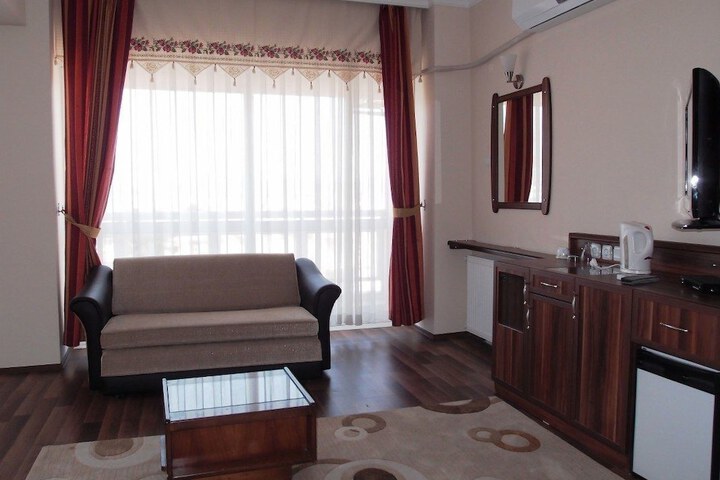 Room 14 of 28