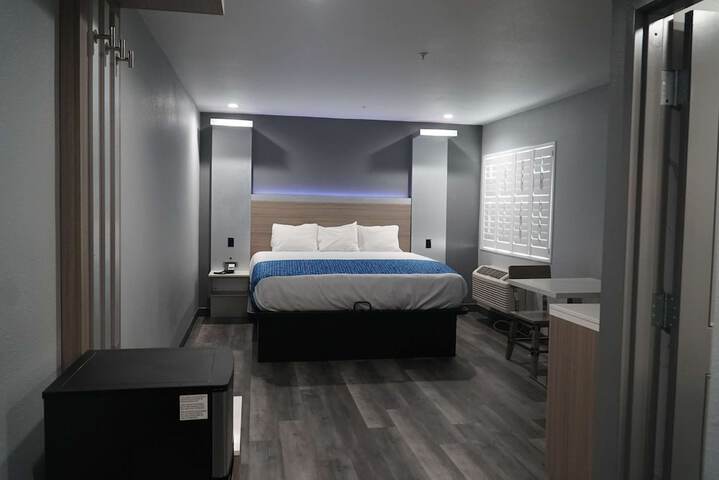1 King Bed (2 of 47)