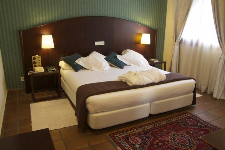 Room 2 of 8