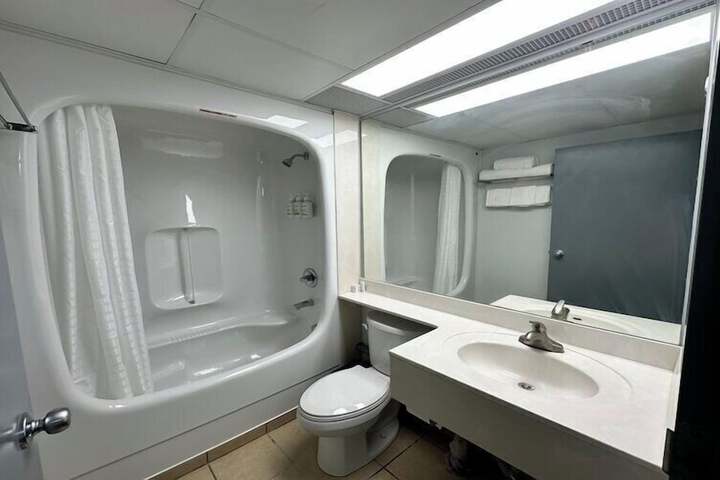 Room 10 of 11