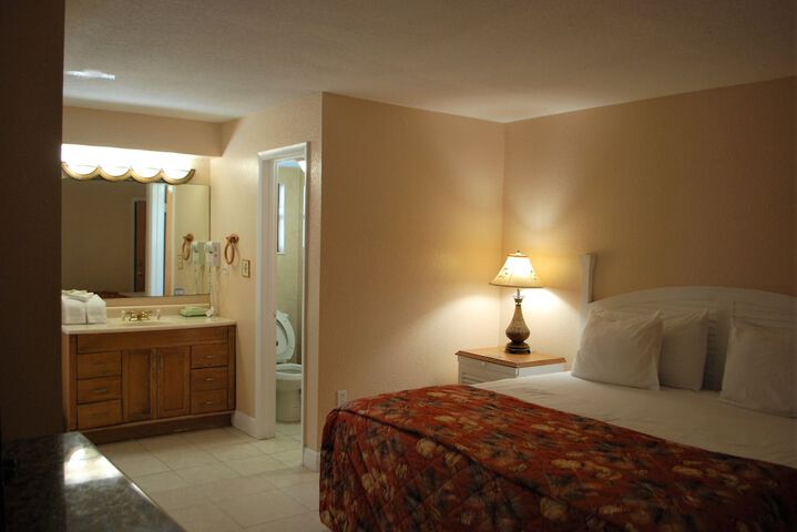Room 3 of 32