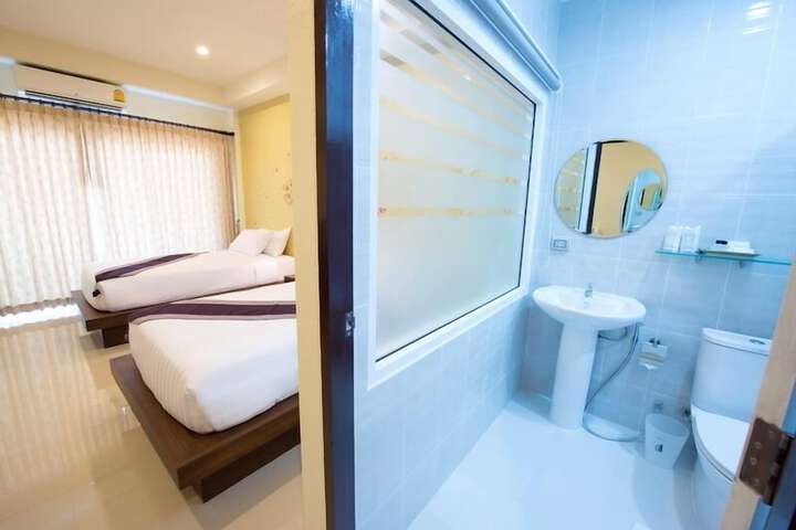 Room 30 of 76